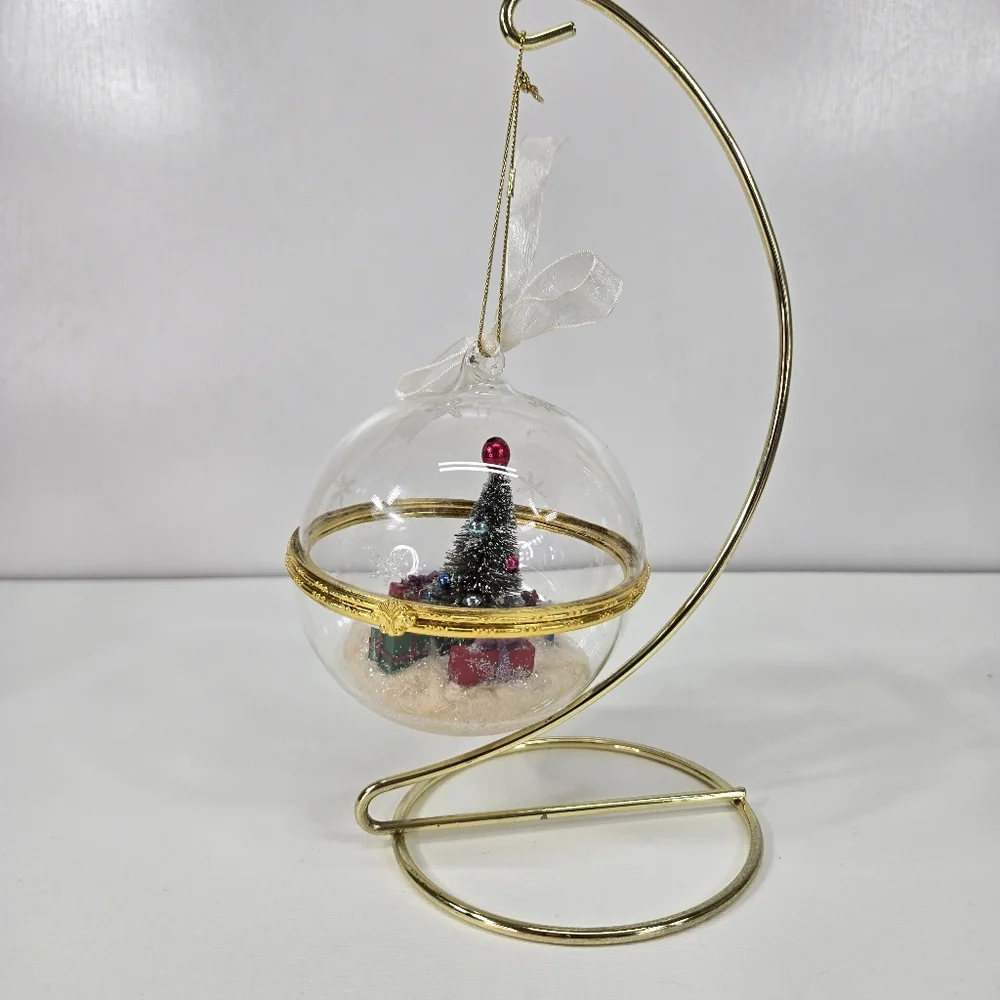 VTG Christmas Clear Glass‎ Round Trinket Box Ornament Mini Diorama Winter Wonder